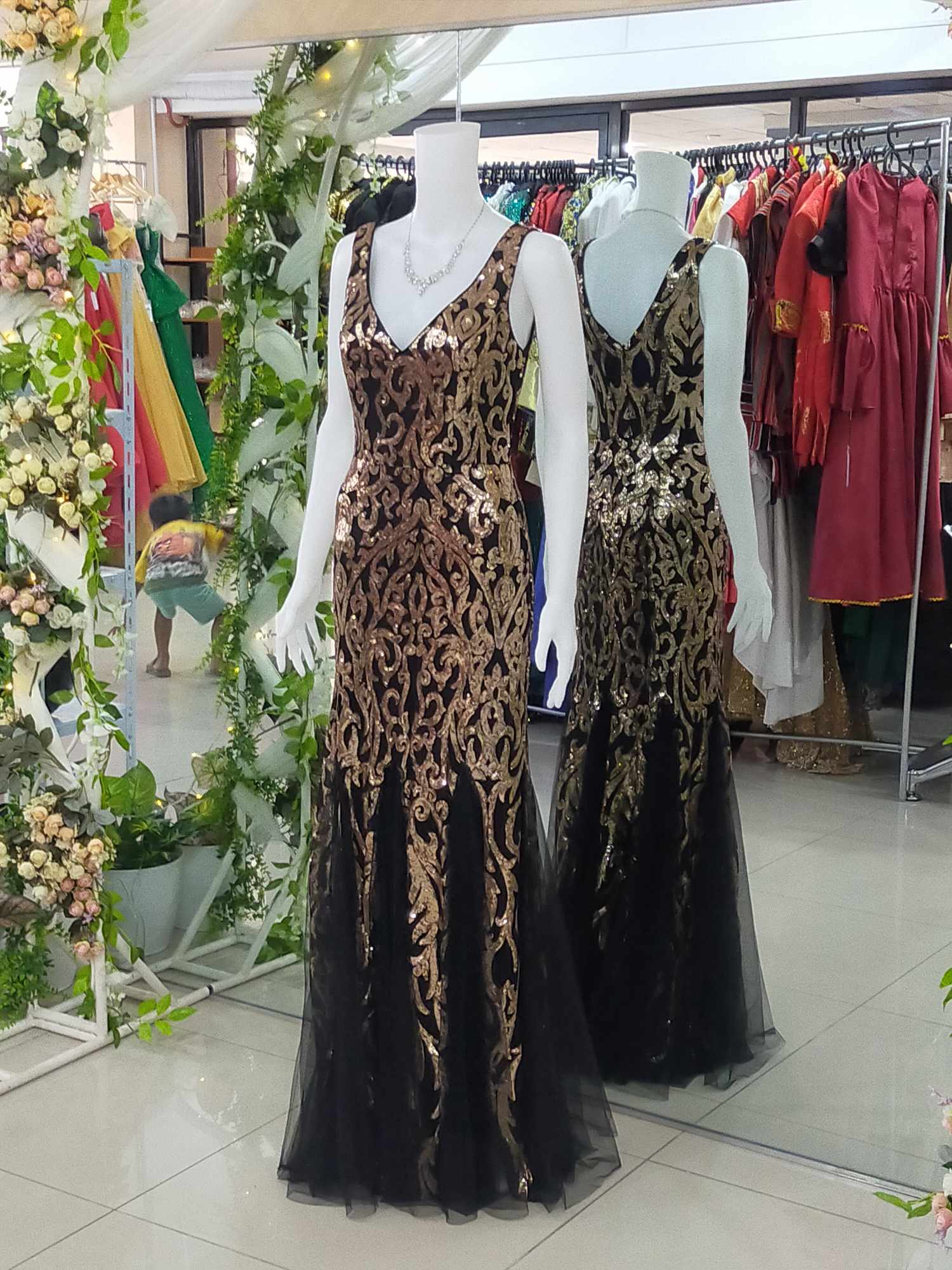 Black Gold Sequins Glittery Sleeveless Mermaid Long Gown