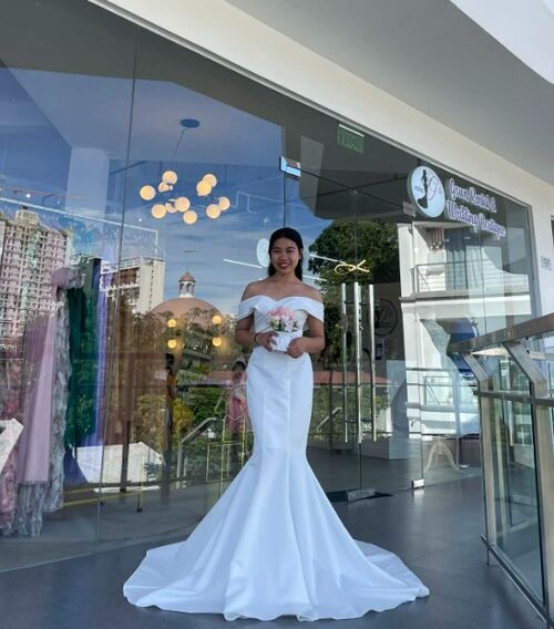 Minimalist Off-shoulder White Mermaid Wedding Gown