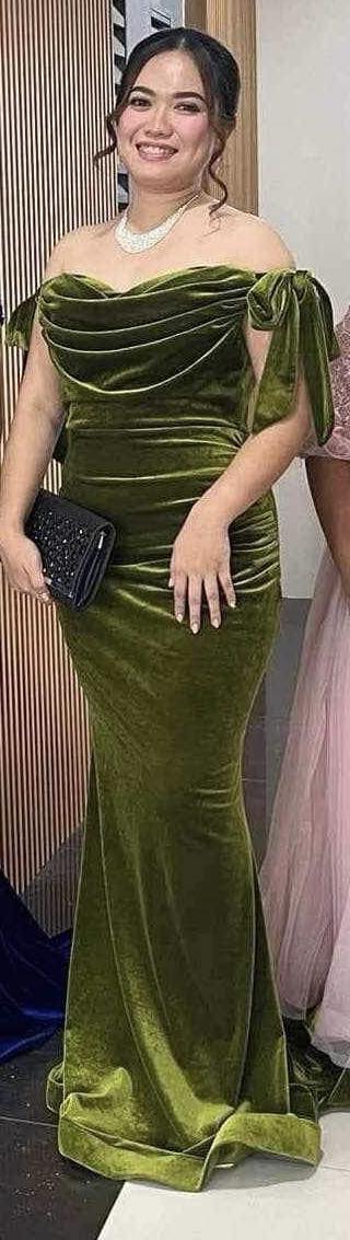 Plus Size Celadon Green Velvet Tie Shoulder Long Trail Gown