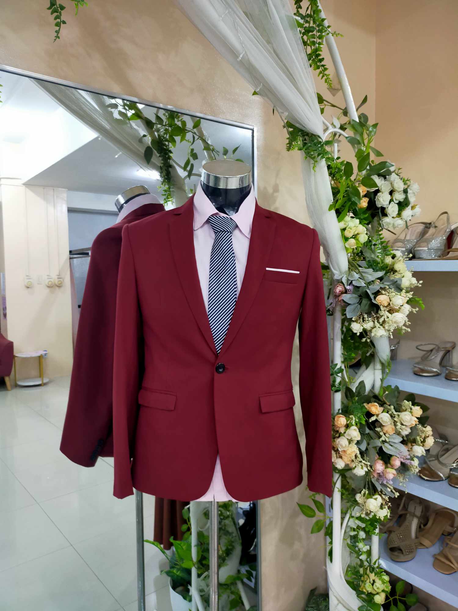 Maroon Veston Vip White Line Pocket Tuxedo Suit