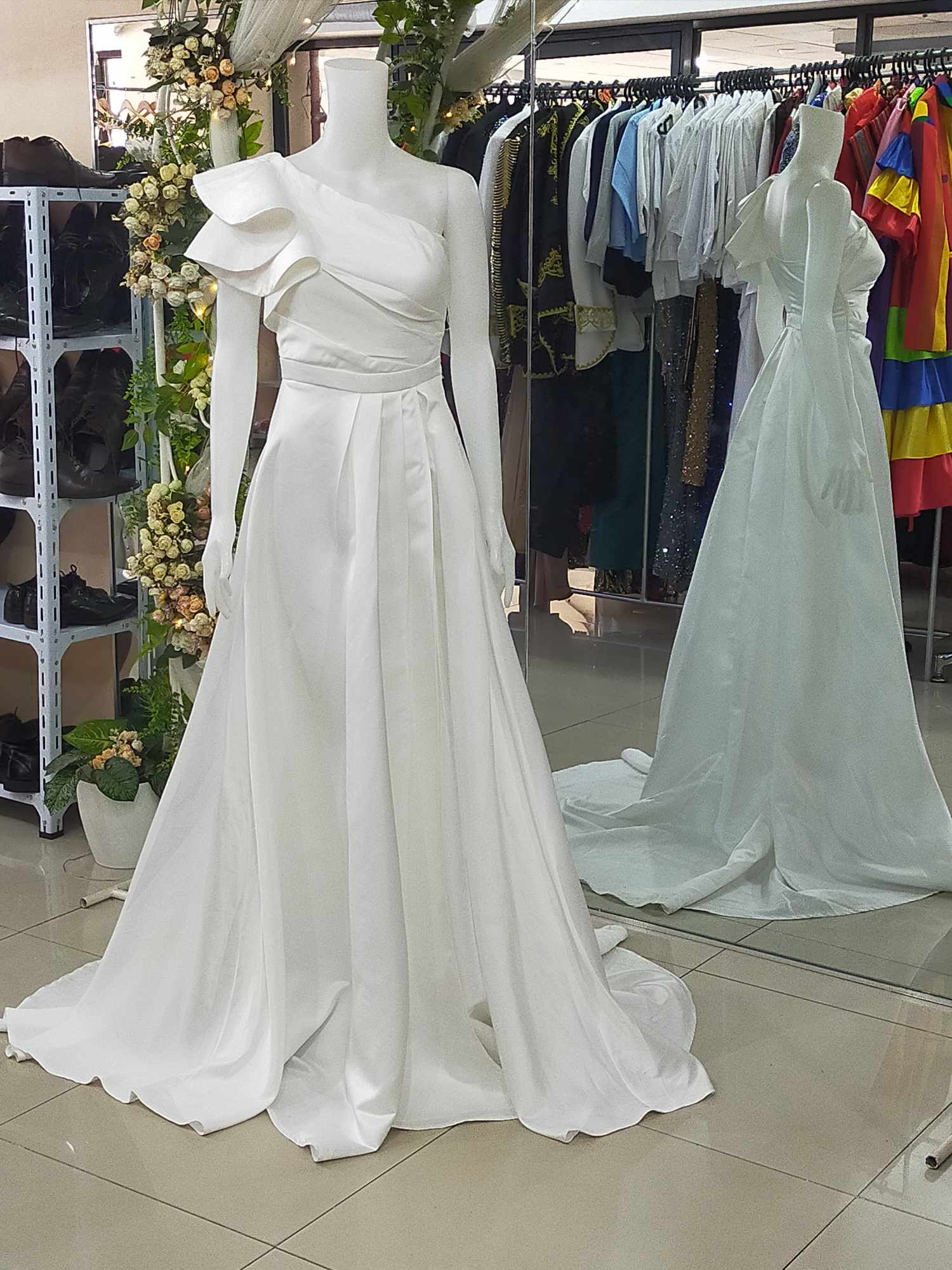 White One Shoulder Satin Slit Flower Wedding Gown