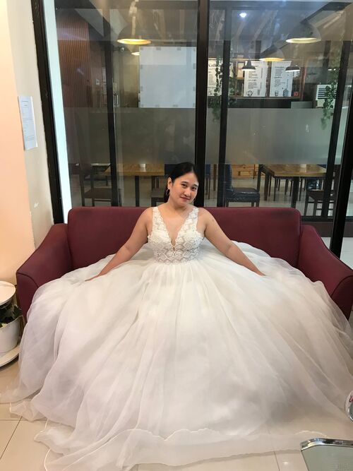 (SALE) Sleeveless Beads Wedding Gown