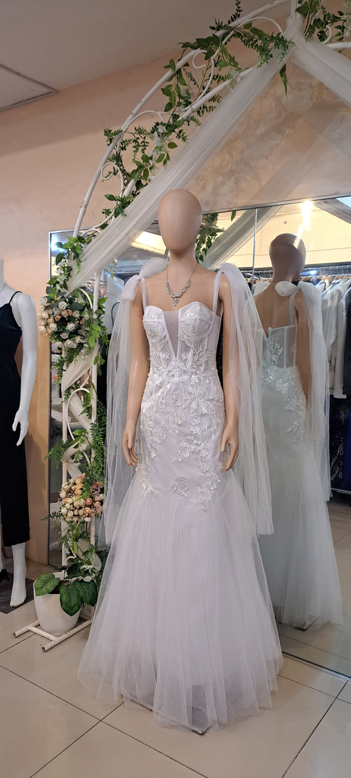 Fashion Elegant Mermaid Tulle Wedding Gown With Attachable Tulle Trail
