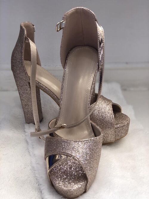 Elegant Gold Tip Toe Metal Decoration Thick Heels