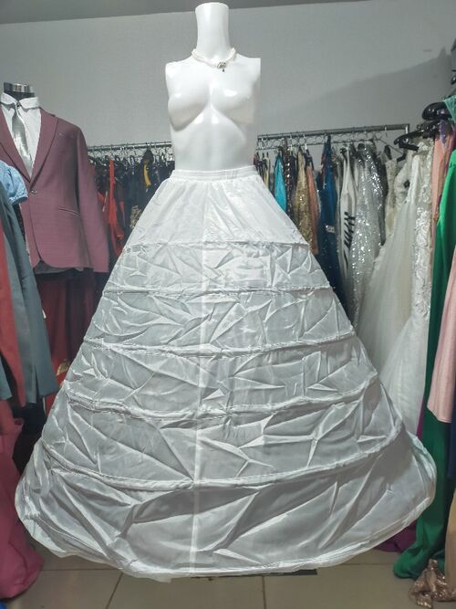 Petticoat 6 hoops FOR RENT
