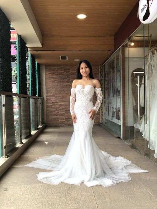 White Off Shoulder Tube Lace Mermaid Trailing Long Sleeved Wedding Gown