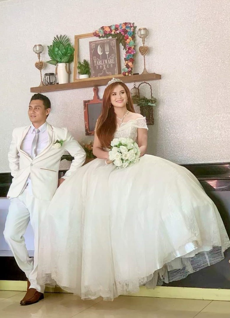 Elegant Offshoulder Mesh Beads Wedding Gown
