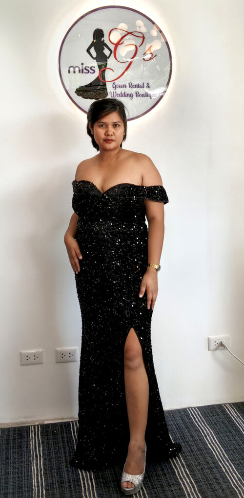 Plus Size Off Shoulder Black Long Gown Split Thigh Mermaid Sequins