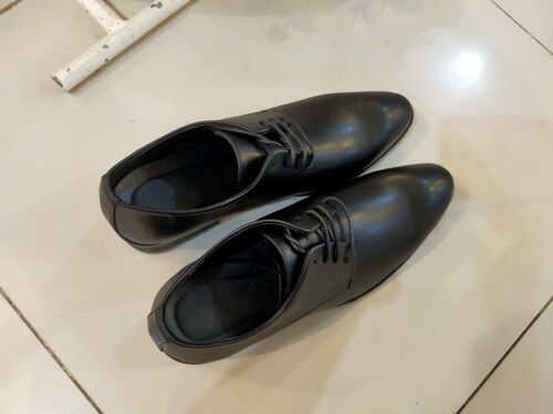 Simple Black Textured Mens Leather Shoes