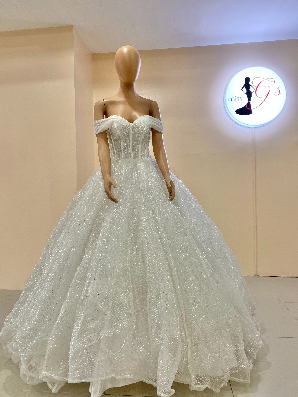 (23) Sexy Offshoulder Cleavage Corset Wedding Gown
