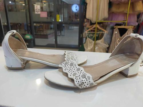 Comfit White Women Heels Sandal
