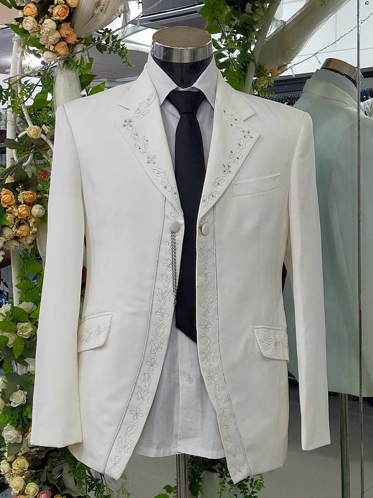 White Edge Embroidery Silver Chain Tuxedo Suit