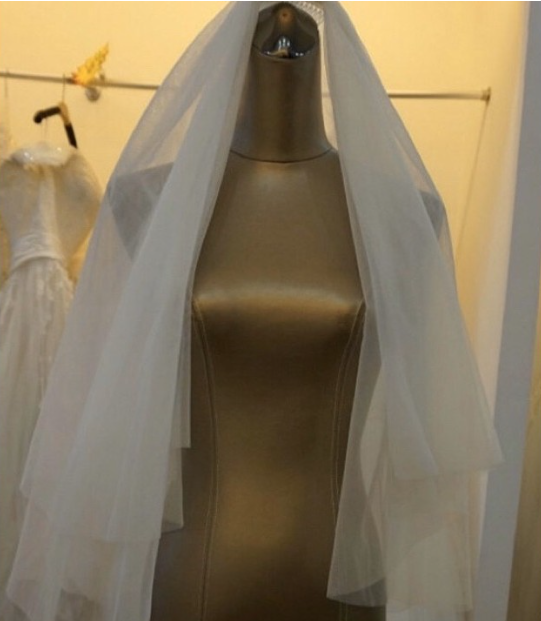 Short Wedding Veil ( FOR RENT)