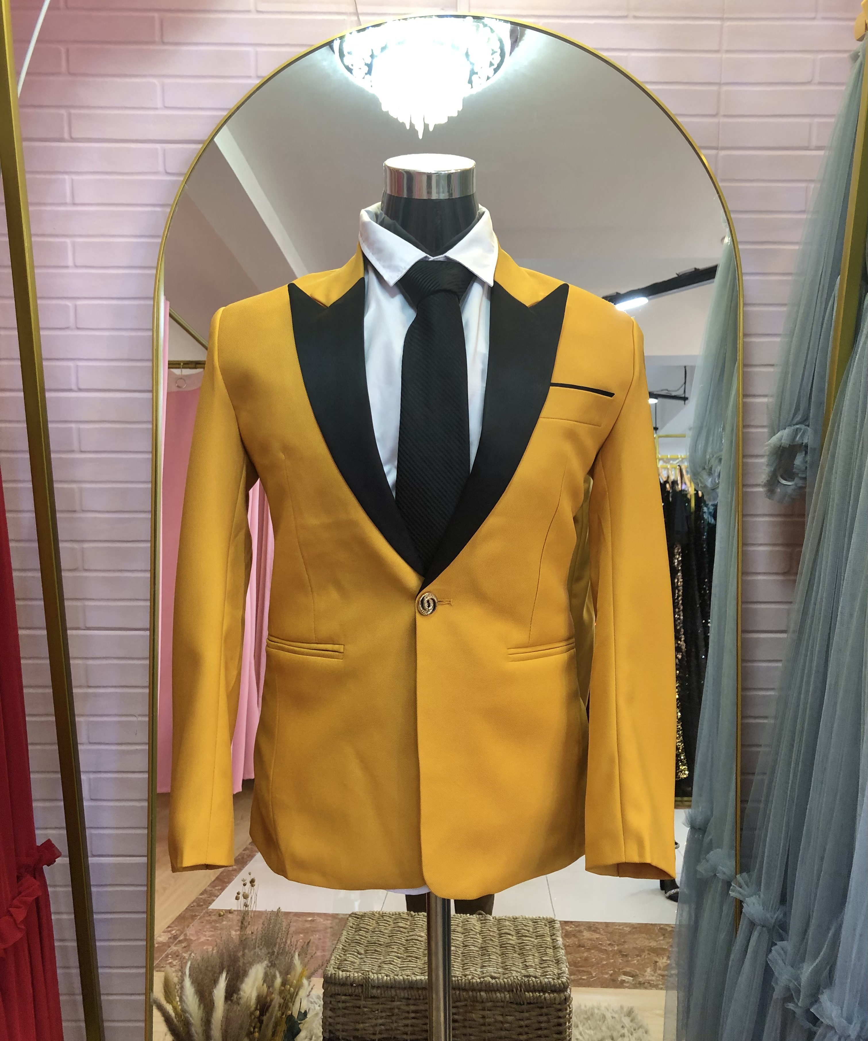 Mustard Black Wide Peaked Lapel Tuxedos Wedding Suit for Men