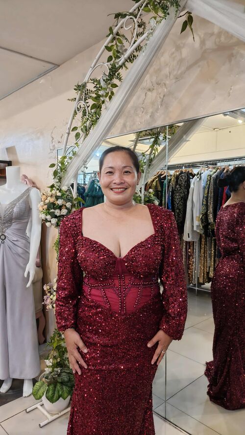 Plus Size Red Sequins Longsleeves Sweetheart Neckline Long Gown