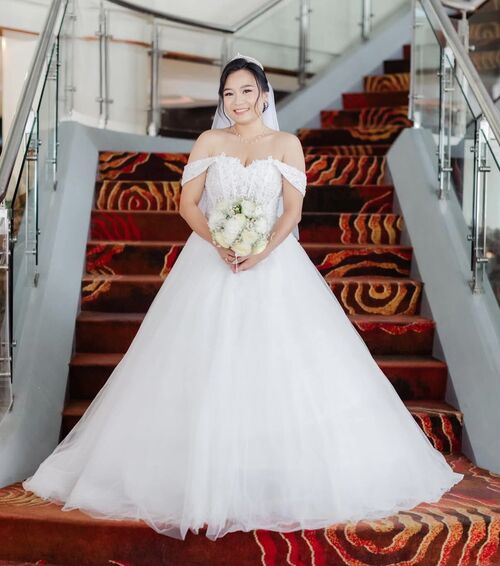 Gorgeous Off Shoulder White Lace Applique Wedding Gown