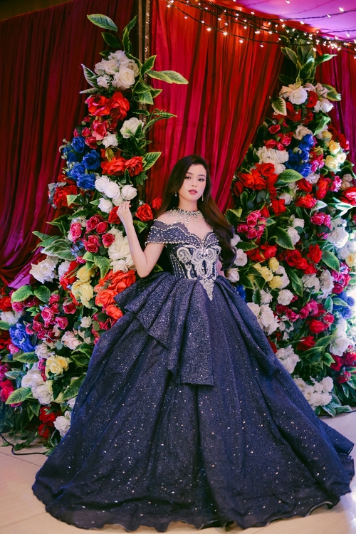 Old Navy Blue Glittery With Beads Design Ball Gown