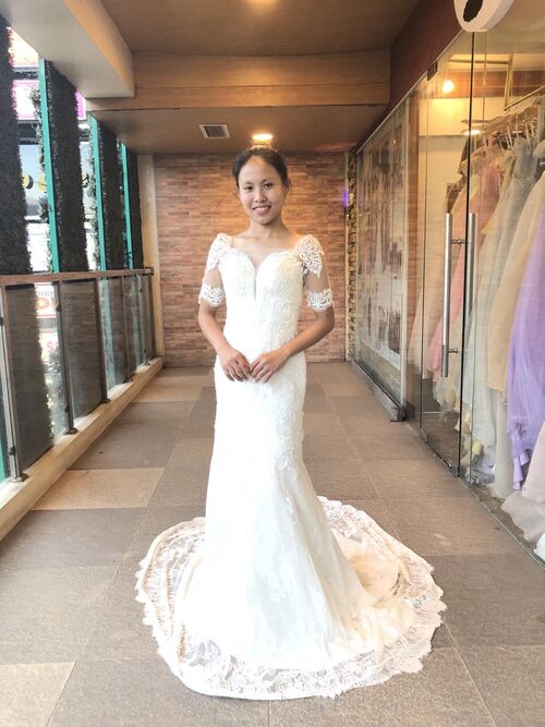 Elegant Lace Pearl Back Button Mermaid Wedding Gown