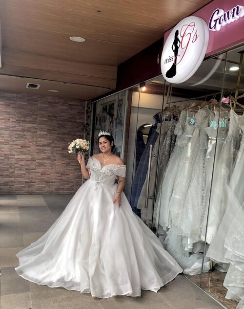 Plus Size Diamond Rhinestone Heart Detail Wedding Gown