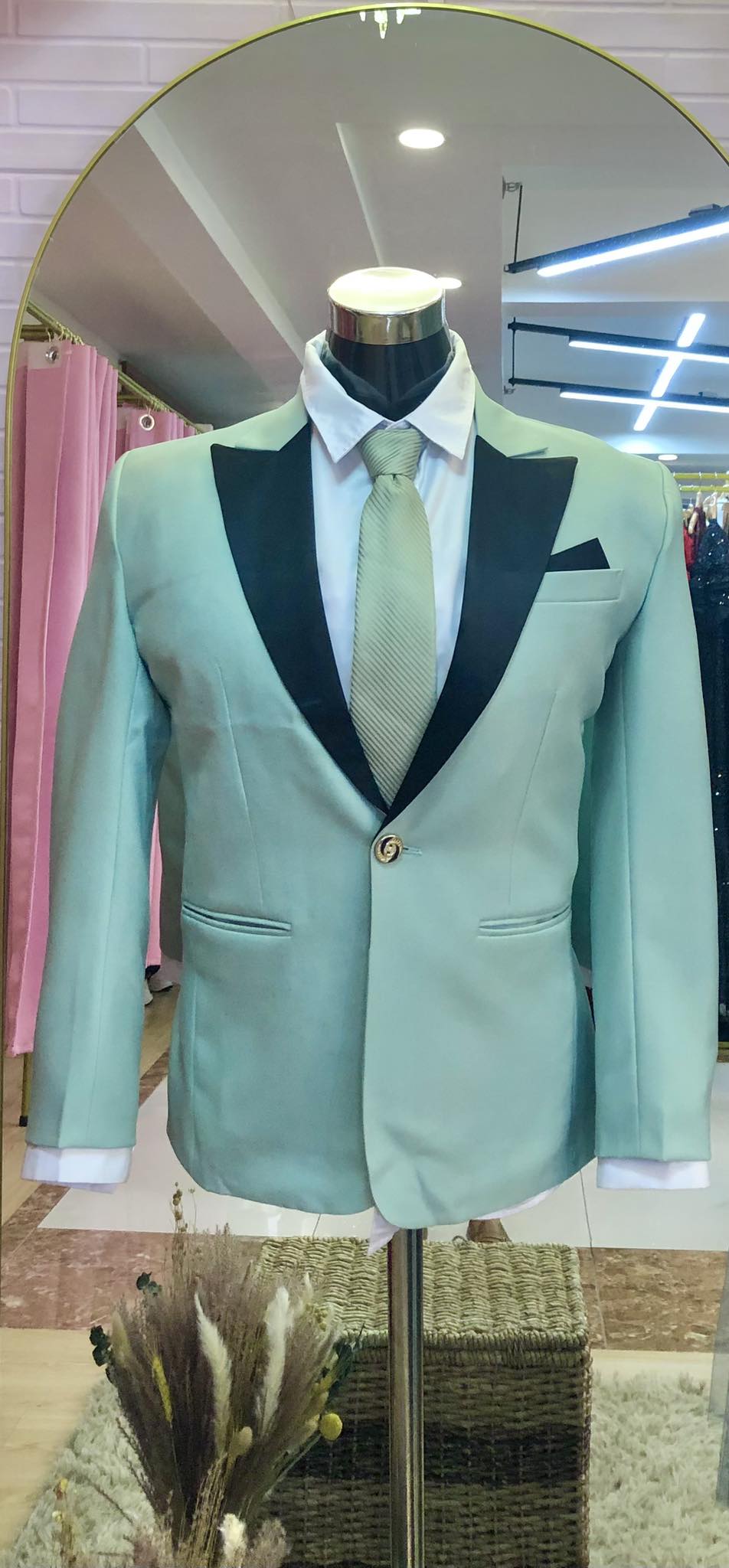 Sage Green Black Wide Peaked Lapel Tuxedos Wedding Suit for Men