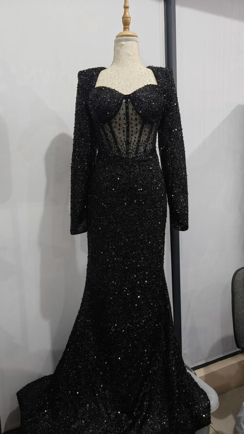 Plus Size Black Sweetheart Neckline Longsleeves Long Gown