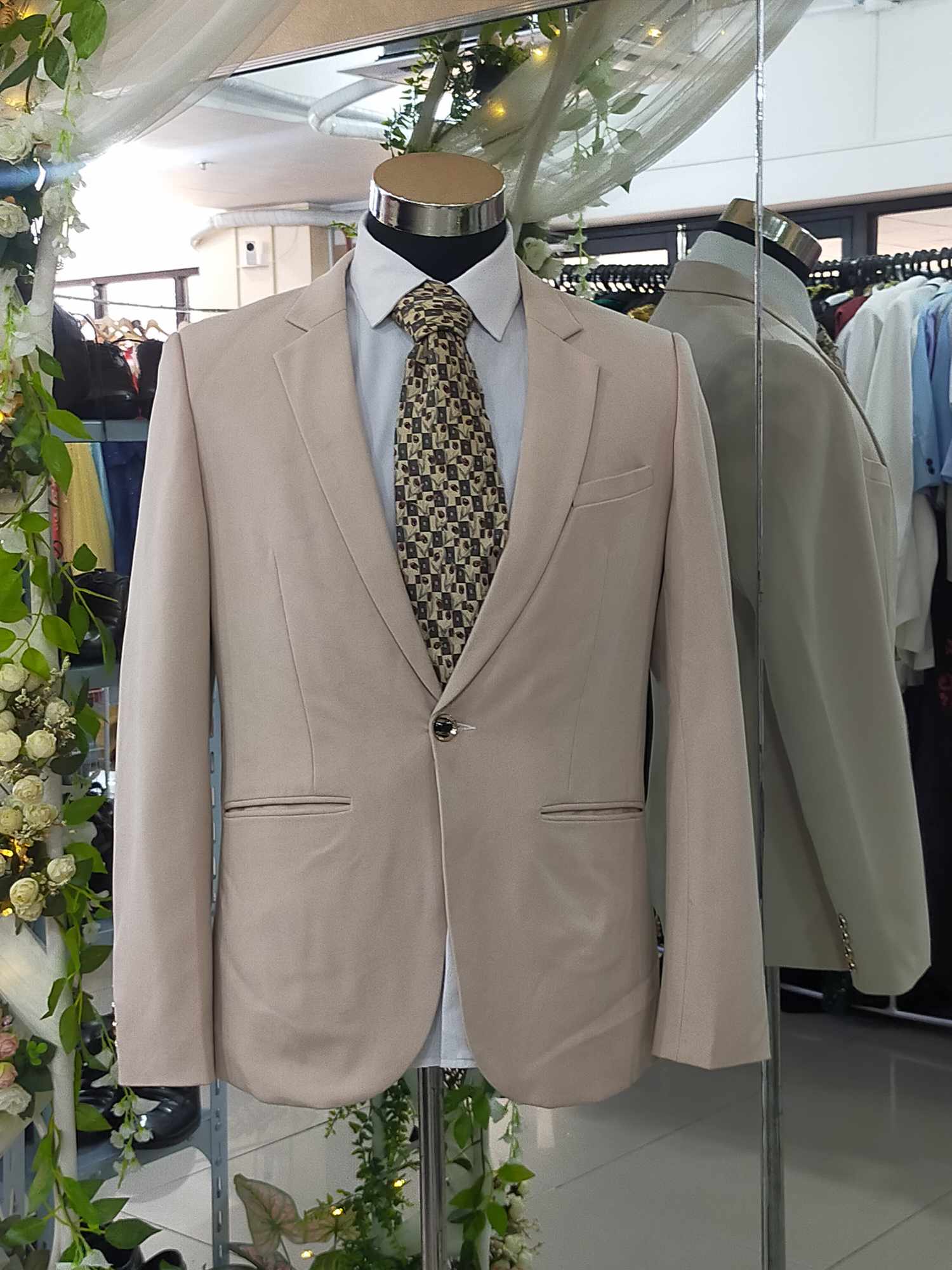 Butter Cream Fashion Black One Button Men Tuxedo Suit