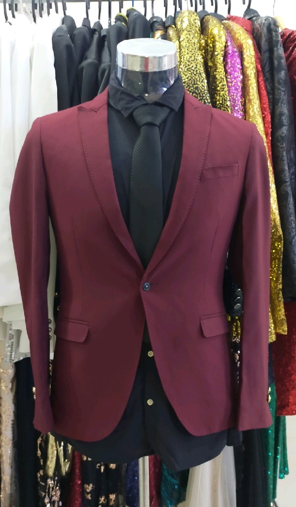 Burgundy One Button Plain Pockets Tuxedo Suit Set with 2 Gold Button