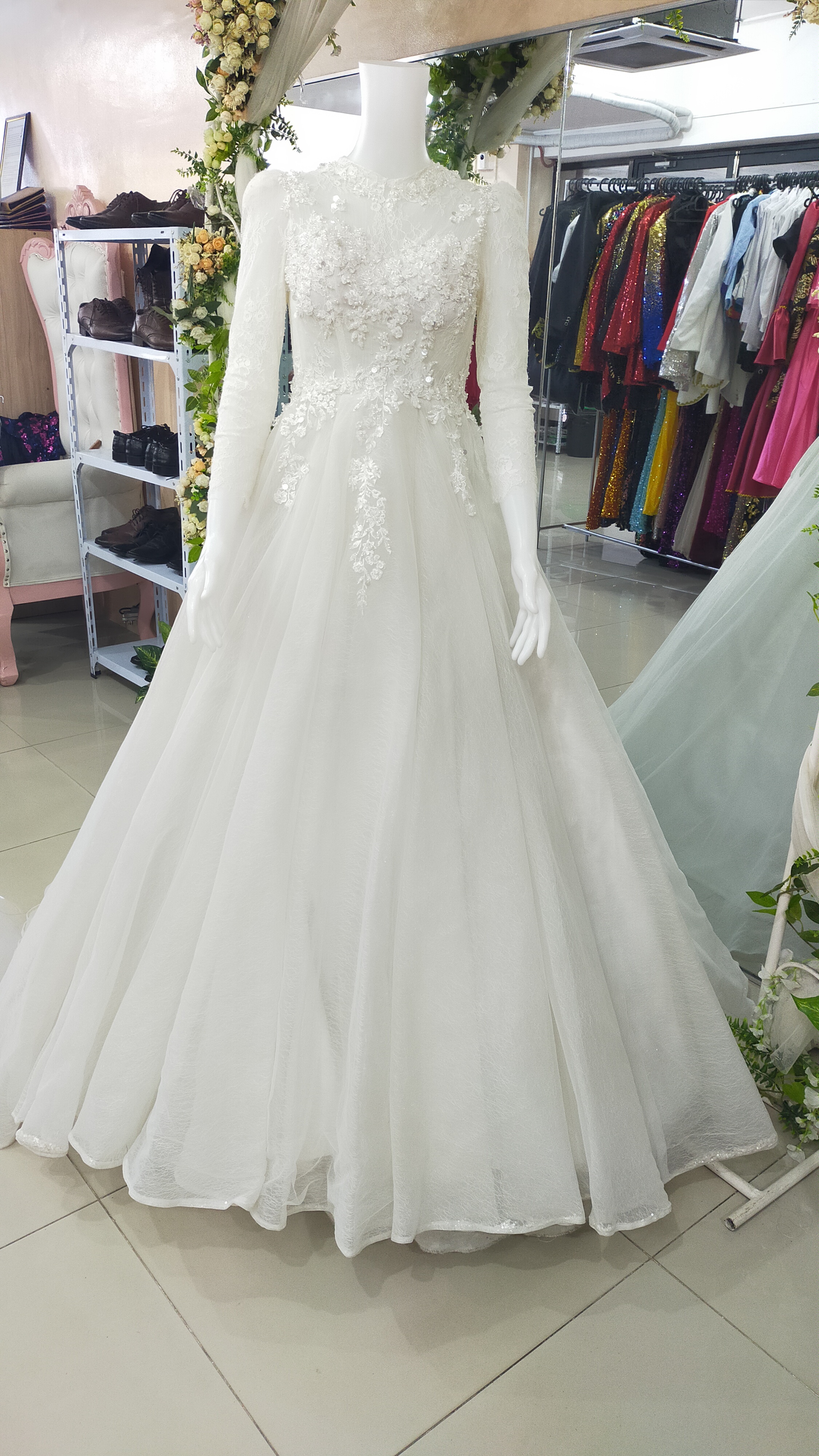 Longsleeves Lace Puff Sleeves Wedding Gown