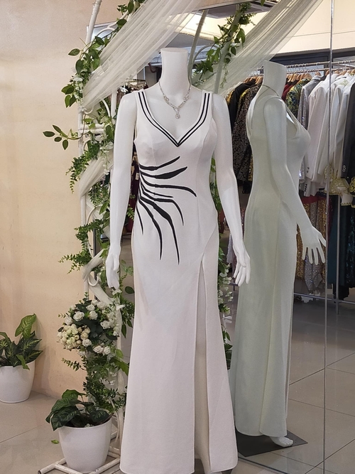Sleeveless White Black Spikes Civil Wedding Gown