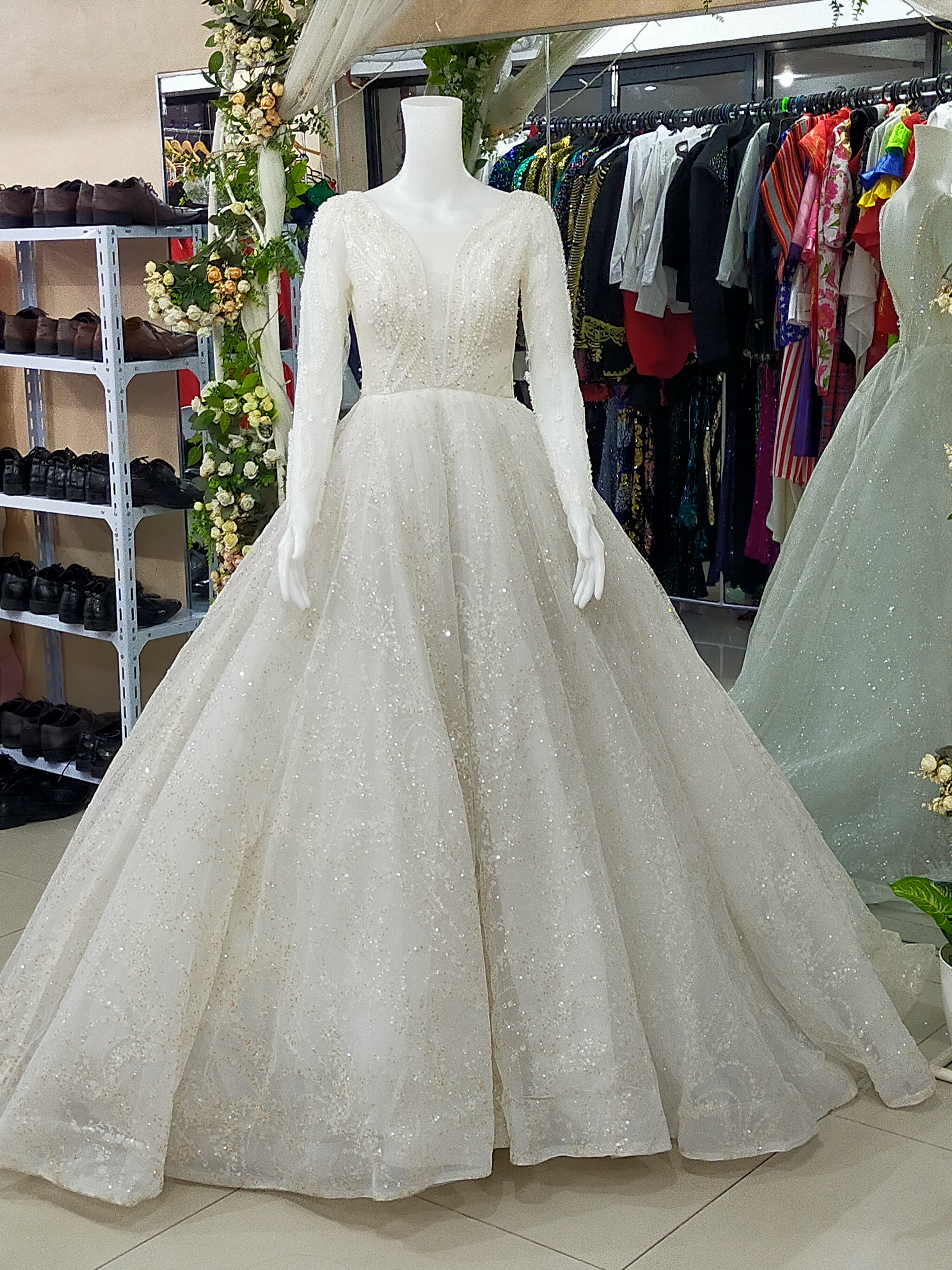 Longsleeves Beads Deep Cleavage Wedding Gown