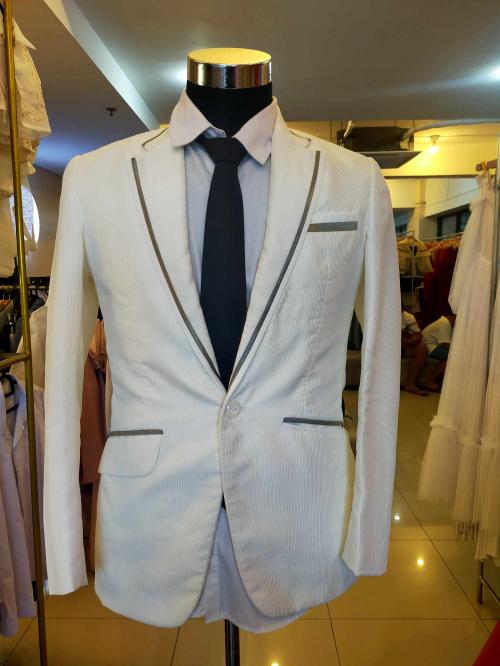 VanHeusen Tuxedo Suit Set With Silver Lining And Pockets