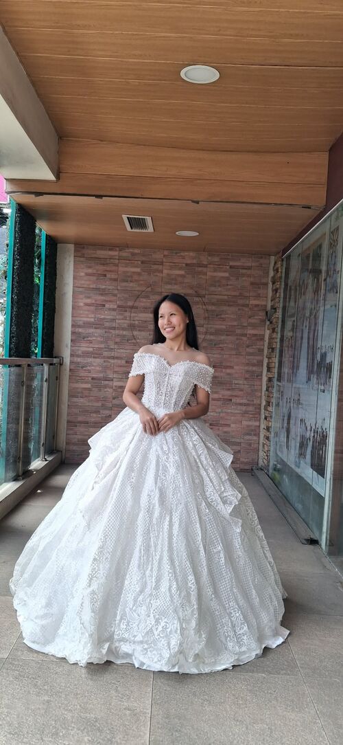 Elegant Off Shoulder with Fitted Lace Detailed Bodice Wedding Gown