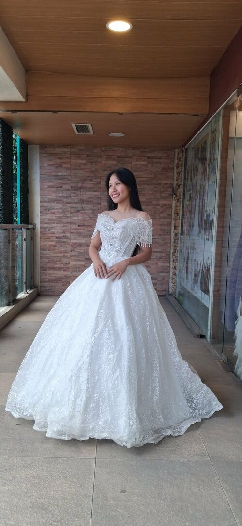 Elegant White Off Shoulder Sweetheart Neckline Wedding Gown